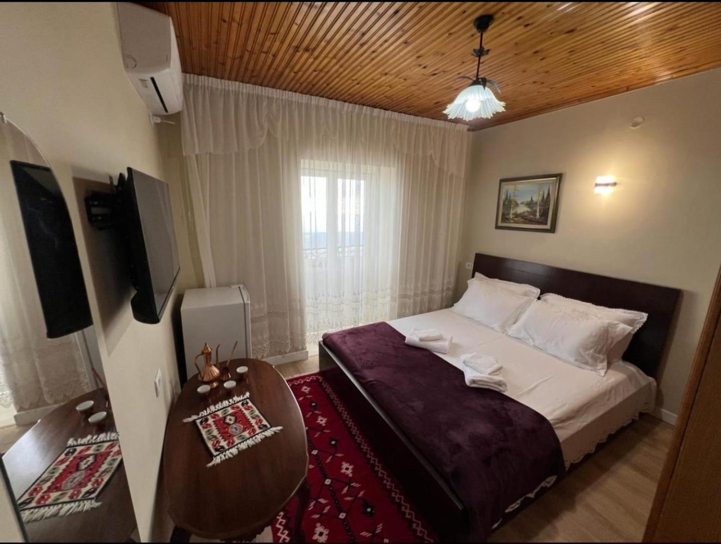 Garden Villa Guni Krujë Exterior foto