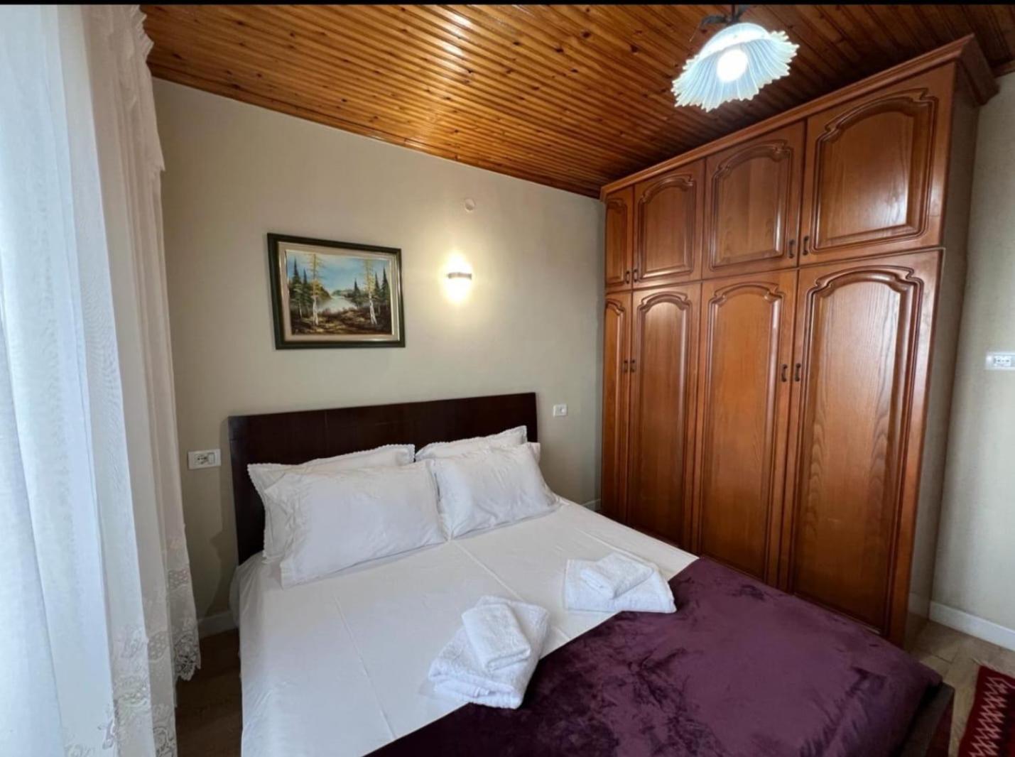 Garden Villa Guni Krujë Exterior foto