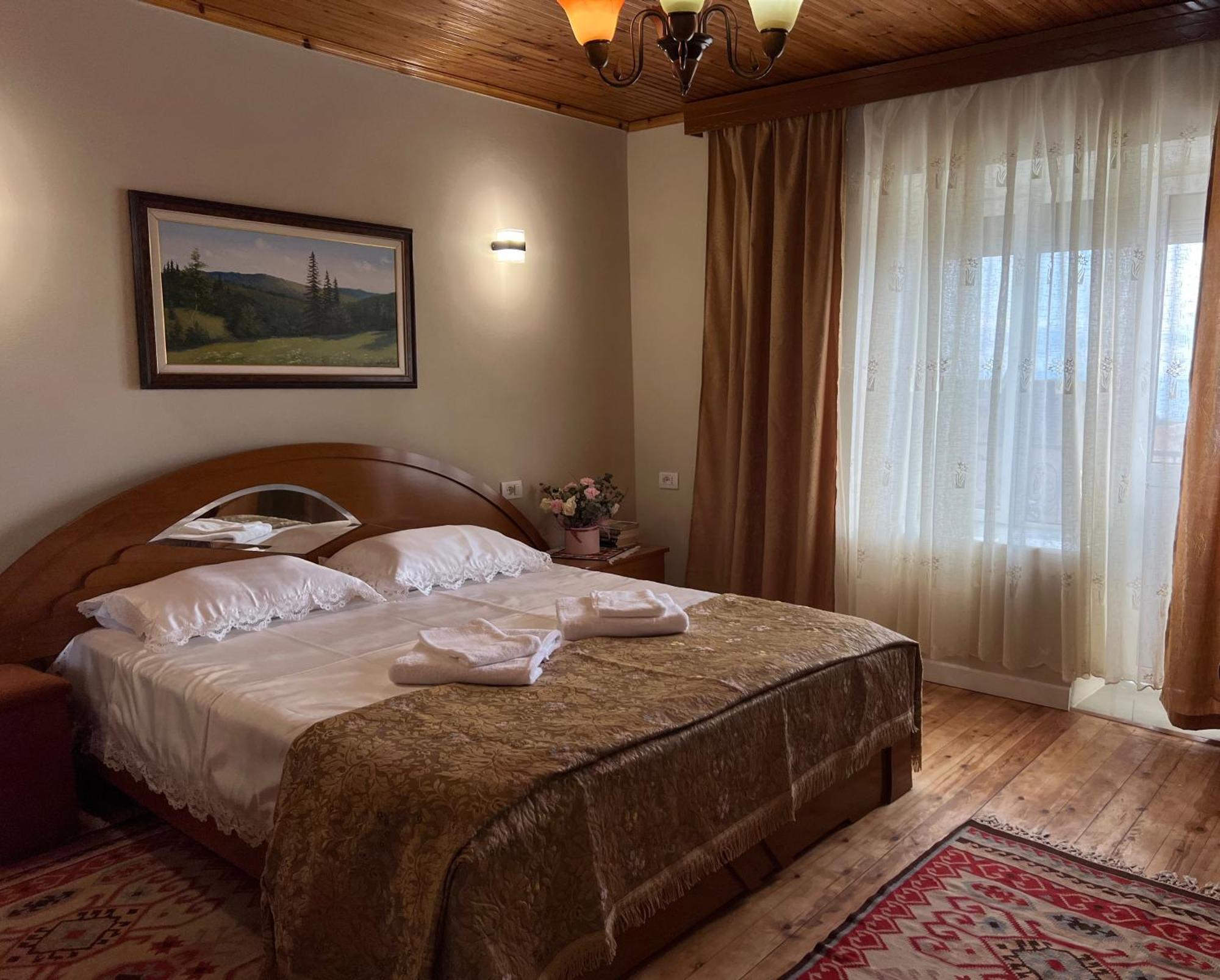 Garden Villa Guni Krujë Exterior foto
