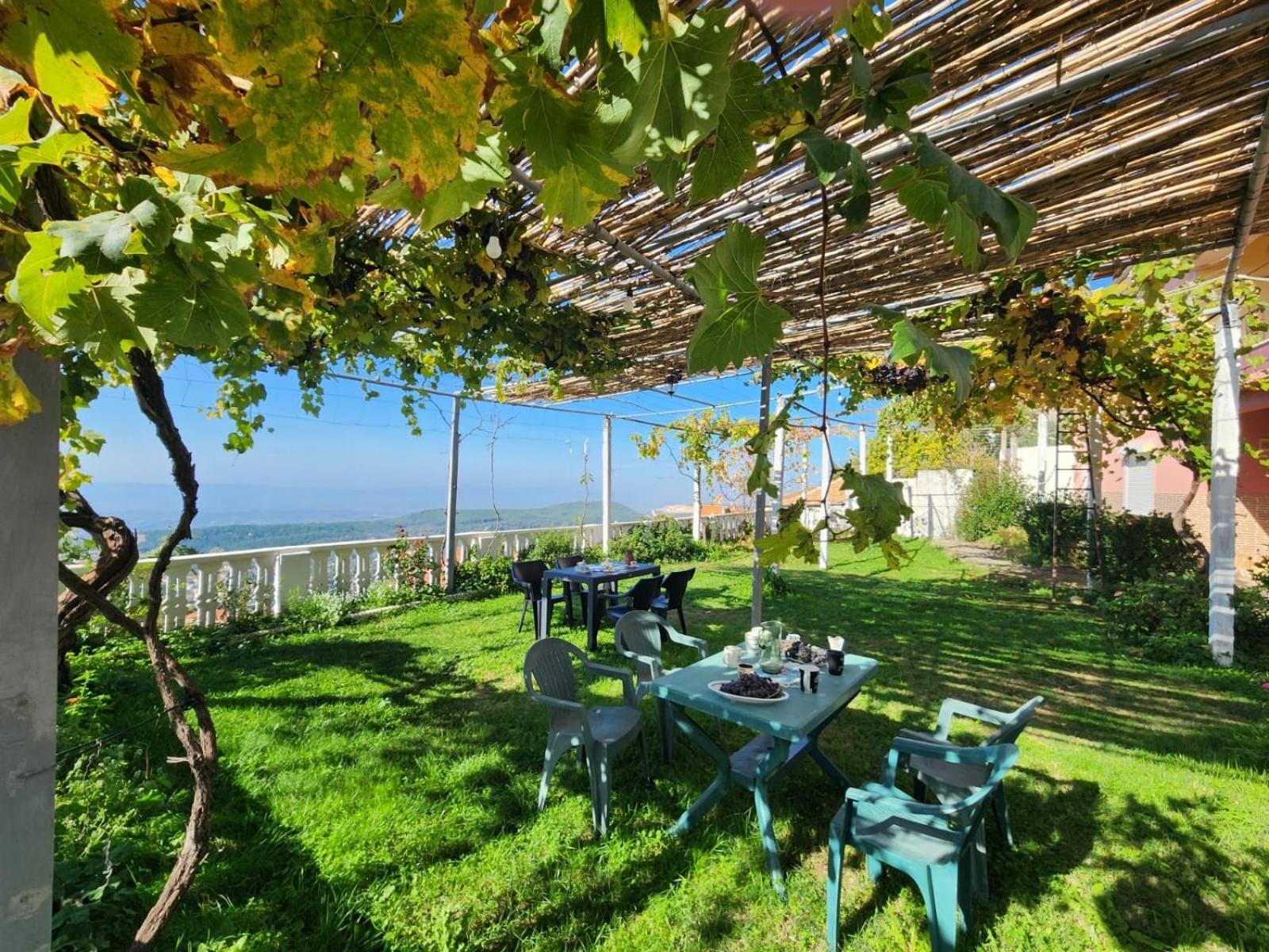 Garden Villa Guni Krujë Exterior foto