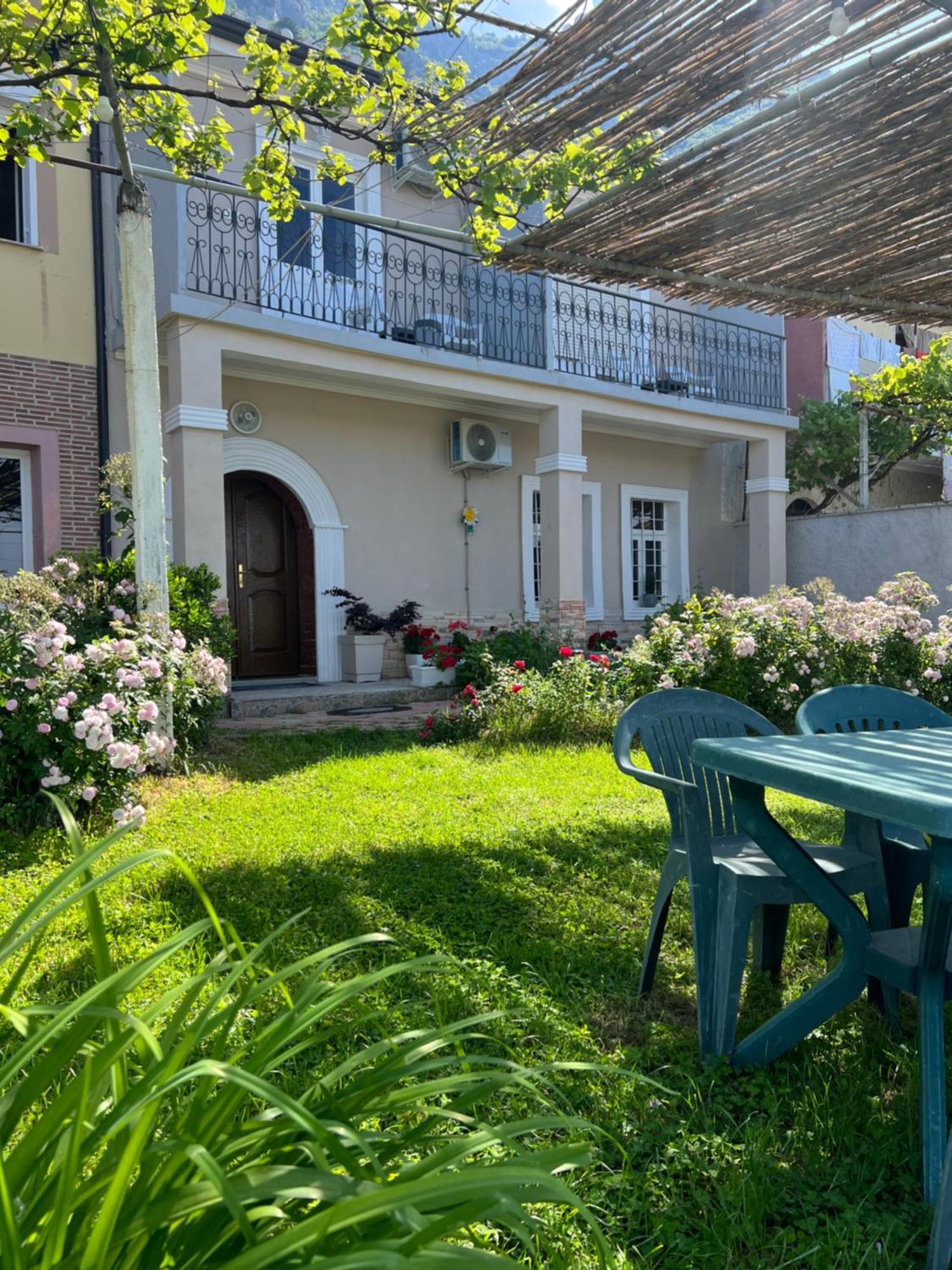 Garden Villa Guni Krujë Exterior foto
